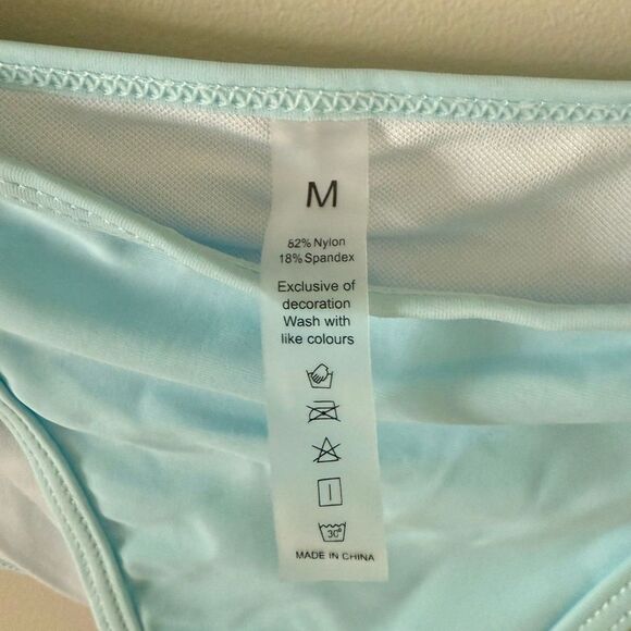 NWT Amazon Brand Bikini with Ruching detail in Light Blue - Size M - Picture 3 of 6